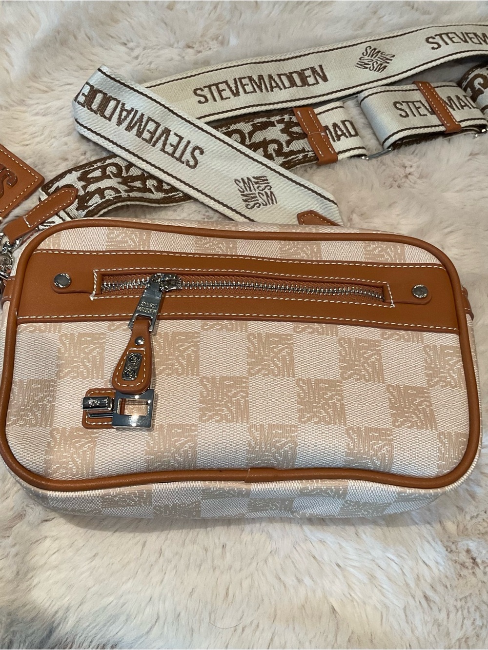 The Viral STEVE MADDEN Brailay Bag ! Vegan Leather Crossbody Bag - Picture 8 of 9